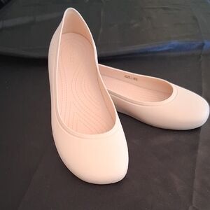 Crocs Women’s Ballet Flats in Light Blush Pink